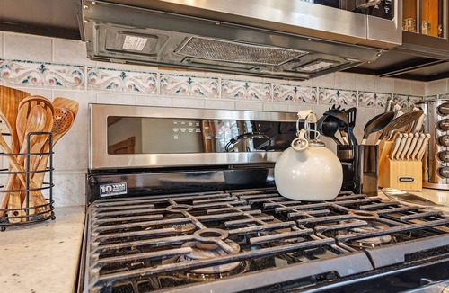 The Galena Territory Cabin | Wooded Escape 5 Ensuites Fire Table Hot Tub Games Luxe Amenities