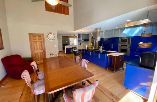 Chapel Hill House | Wooded house near Carrboro with a pool