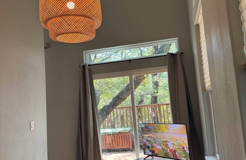 Cross Roads House | Wooded retreat in charming Cross Roads