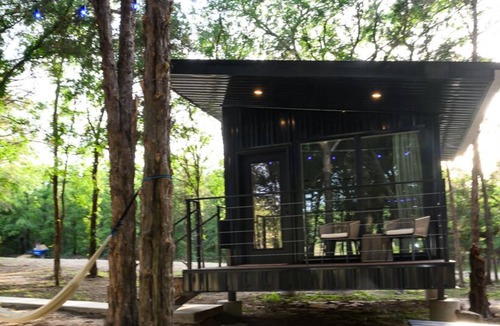 Alvord Cabin | Wooded Retreat w/Pond View near LBJ Grasslands - 4 Cabins/Sleeps 8
