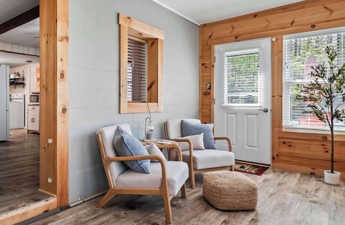 New Rumley House | Wooded Retreat with Hot Tub & Workspace