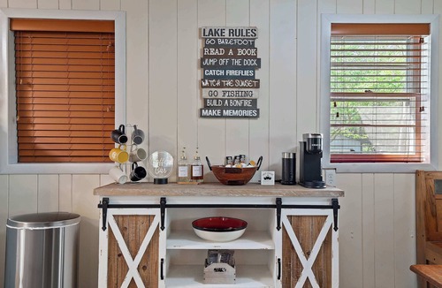New Rumley House | Wooded Retreat with Hot Tub & Workspace