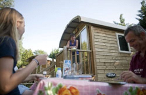 Dardilly RV Rental | Wooden caravans, number 1