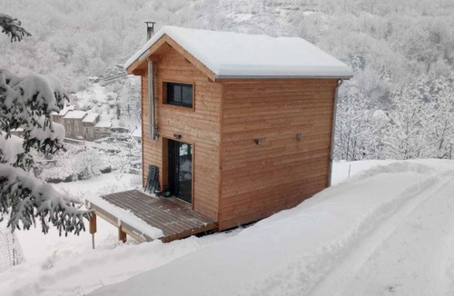 Urbanya Ski Chalet | Wooden CHALET on stilts in the middle of the MOUNTAIN 2 TO 4 PEOPLE