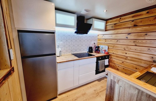 Floyon Cottage | Wooden chalet retreat with spa and large garden