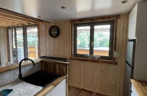 Floyon Cottage | Wooden chalet retreat with spa and large garden