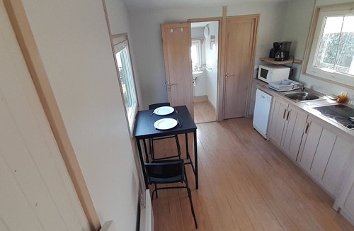 Roscanvel Ski Chalet | Wooden chalet, sea view, lovely garden, 5-minute walk to the beach. Dogs welcome.
