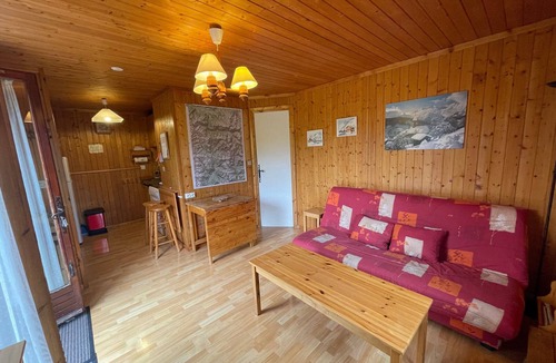 Barcelonnette Ski Chalet | Wooden chalet with terrace and garden in Barcelonnette