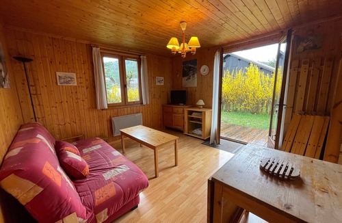 Barcelonnette Ski Chalet | Wooden chalet with terrace and garden in Barcelonnette