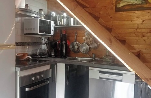 Jans Ski Chalet | Wooden chalet with private driveway halfway between Nantes and Rennes