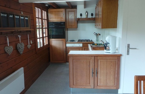 Les Lucs-sur-Boulogne Ski Chalet | Wooden cottage on the water