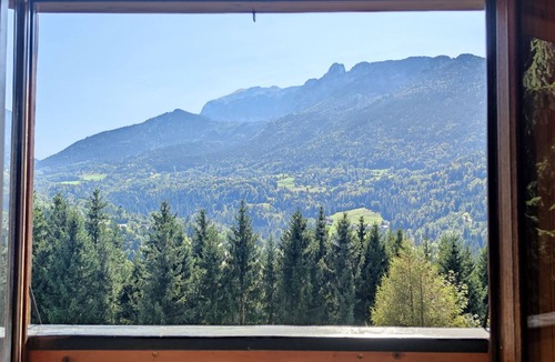 Saint-Pierre-d'Entremont Ski Chalet | Wooden chalet in Chartreuse near Cirque de St Même