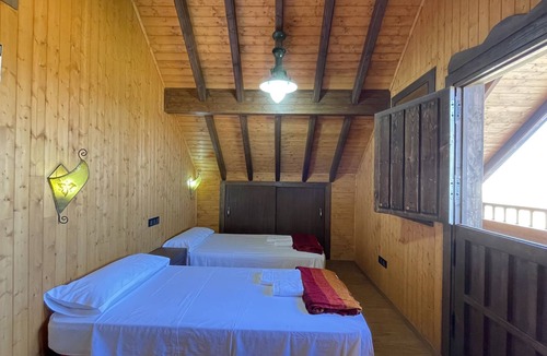 Puebla de Almenara Villa | Wooden House - Ensuite Villa with Shower