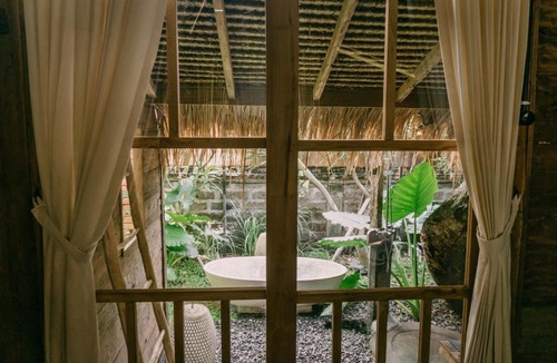Celuk House | Wooden house Near Bali zoo