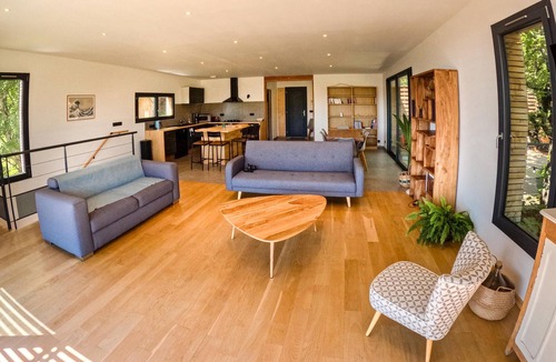Pont-de-Barret House | Wooden house with panoramic view