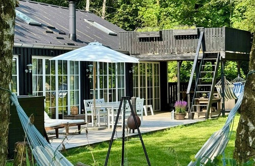Aalborg House | Wooden house with animals and kayaks near Aalborg