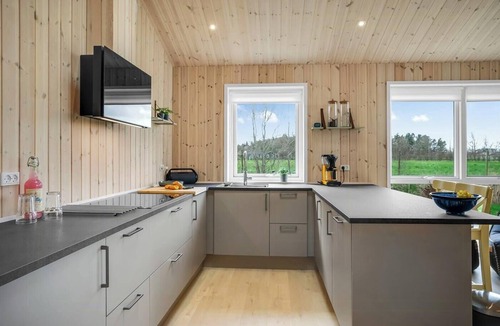 Haslevgarde House | Wooden house with direct access to the sea