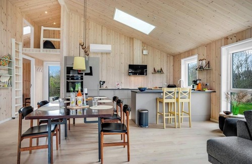 Haslevgarde House | Wooden house with direct access to the sea