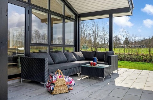 Haslevgarde House | Wooden house with direct access to the sea