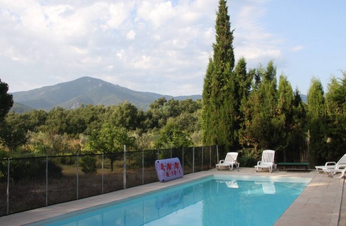 Saint-Andre Hotel | WOODEN HOUSE with POOL 12mx4m not overlooked .CALME