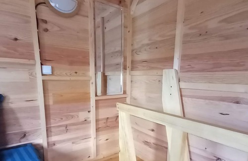 Aiguelèze Cabin | Wooden hut accessible by a path at the edge of the woods