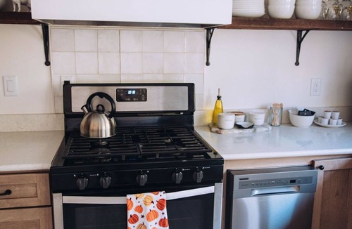 Demotte Cottage | Wooden Shoe Cottage - Quiet & Relaxing Stay
