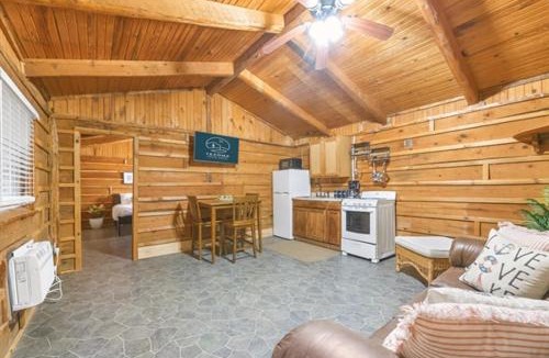 Madill Hotel | Wooden suite #4