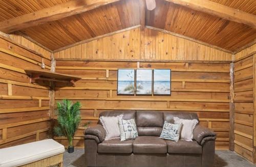 Madill Hotel | Wooden Suite #6