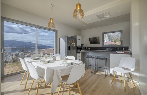 Veyrier-du-Lac Villa | Wooden Villa 4*