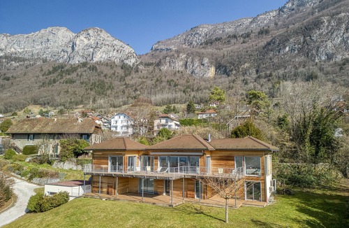 Veyrier-du-Lac Villa | Wooden Villa 4*