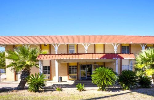 Sweet Home Hotel | Woodfield Inn & Suites Hotel O, Yoakum TX 111