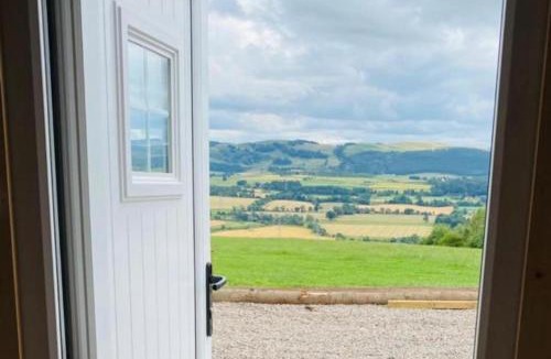 Perth House | Woodhead Shepherds Hut - Sleeps 2 - Parking