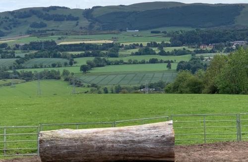 Perth House | Woodhead Shepherds Hut - Sleeps 2 - Parking