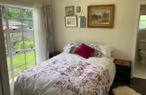 Karapiro Bed & Breakfast | Woodhey Retreat Unit 1