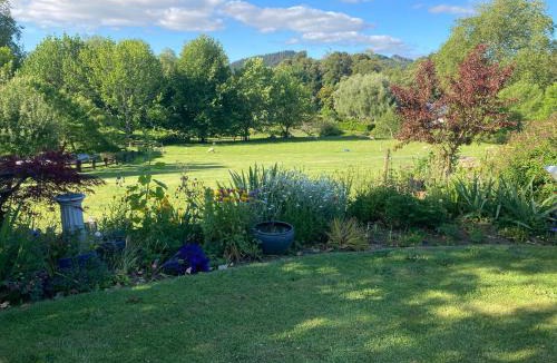 Karapiro Bed & Breakfast | Woodhey Retreat Unit 1