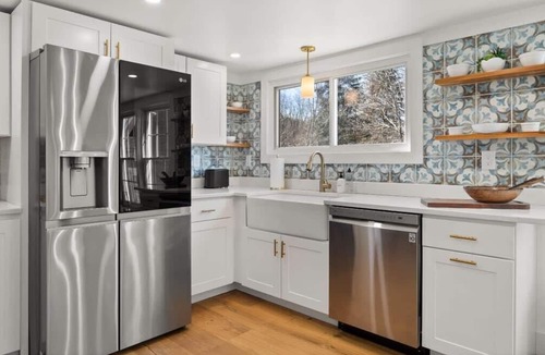 Pittsfield House | Woodland 5-BR Retreat 5-Min to Jiminy Peak