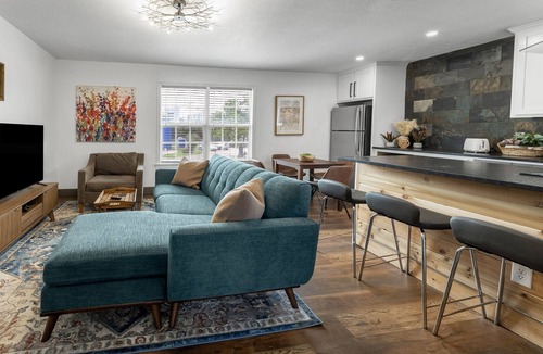 College Station Apartment | Woodland: Comfy King Beds, Walk to A&M Campus