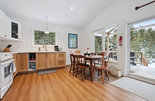Lion's Head House | Woodland Cottage | Quiet Forest Escape | Lion's Head