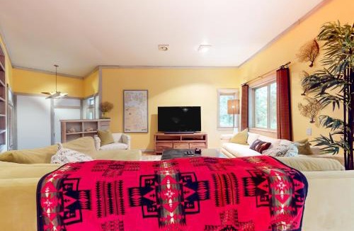 Burley House | Woodland Cove