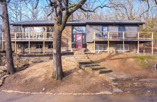Fayetteville House | Woodland - Downtown - Outdoor oasis - Pool