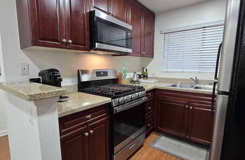 Warner Center Condo | Woodland Hill Condo with Pool, Gym, Free Parking