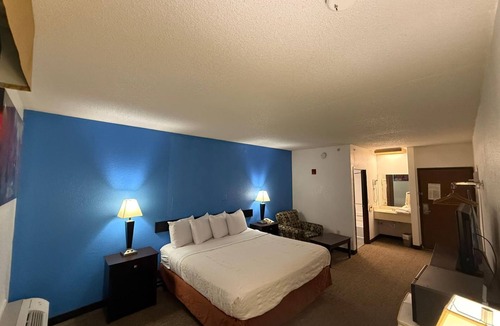 Greenwich Hotel | Woodland Inn & Suites Extended Stay - Deluxe 1 King Bed Non Smoking