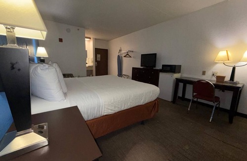 Greenwich Hotel | Woodland Inn & Suites Extended Stay - Deluxe 1 King Bed Non Smoking