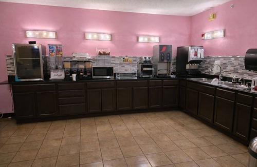 Greenwich Hotel | Woodland Inn & Suites Extended Stay-2 Queen Bed NS