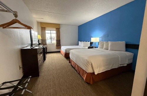 Greenwich Hotel | Woodland Inn & Suites Extended Stay-Deluxe 2 Queen Bed NS