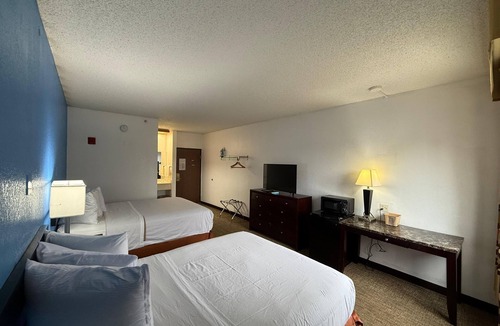 Greenwich Hotel | Woodland Inn & Suites Extended Stay-Deluxe 2 Queen Bed NS