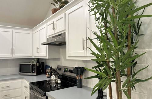 Grandview House | Woodland KC Retreat on Culdesac sleeps 10