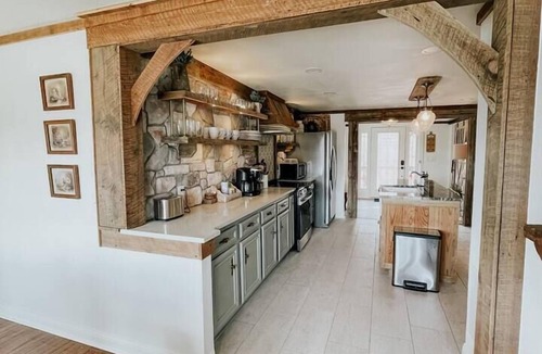 Royal Cottage | Woodland Lake Cottage - Hot Tub + Boat Dock