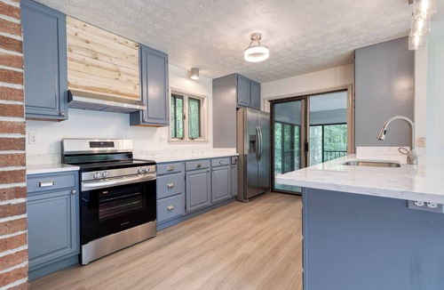 White Hall House | Woodland Manor Getaway