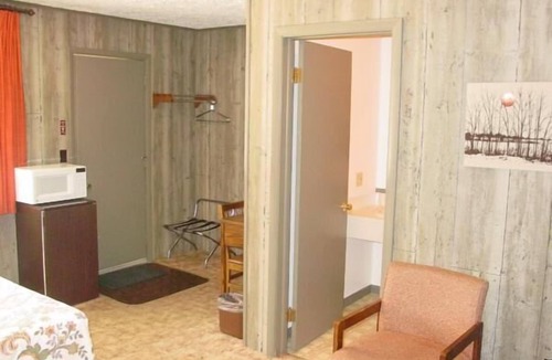 Grayling Hotel | Woodland Motor Lodge